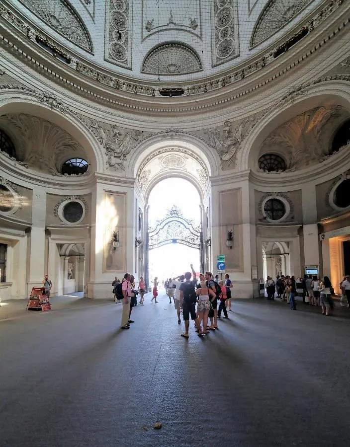 Sobieski Inner Ring Apartments Vienna